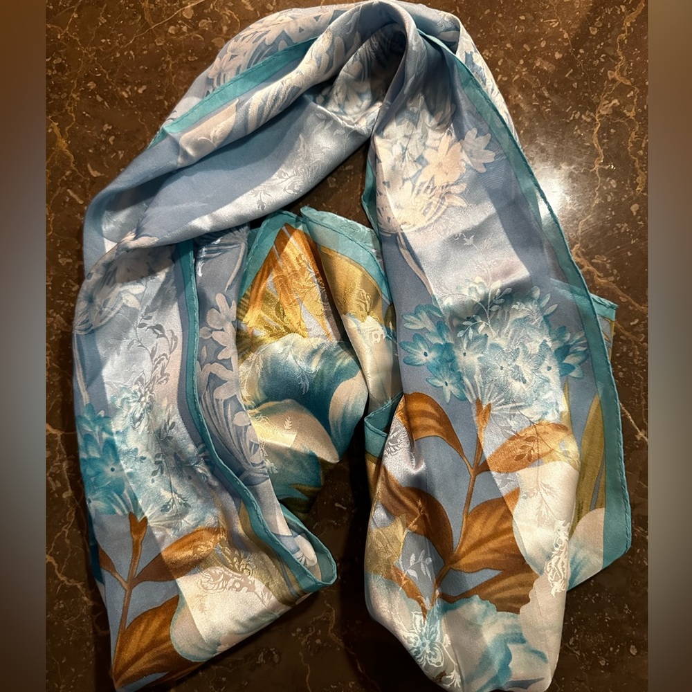 Oscar De La Renta Silk Scarf shawl